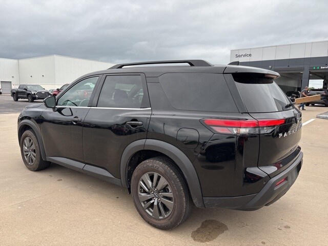 2024 Nissan Pathfinder SV photo 3