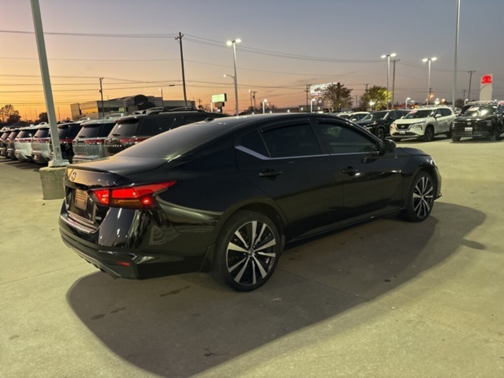 Used 2022 Nissan Altima 2.5 SR Sedan