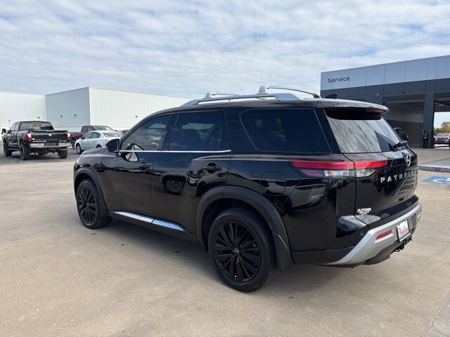 2024 Nissan Pathfinder Platinum photo 3