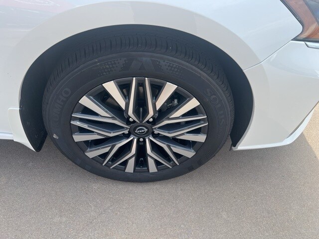 2025 Nissan Altima 2.5 SV photo 4