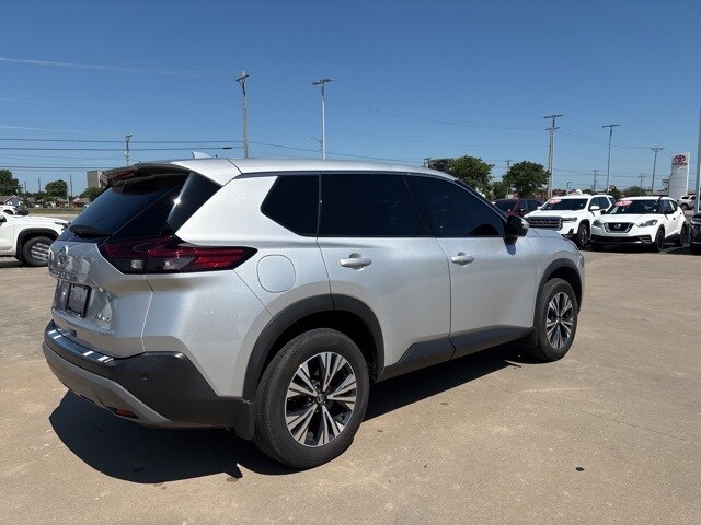 2021 Nissan Rogue SV photo 3