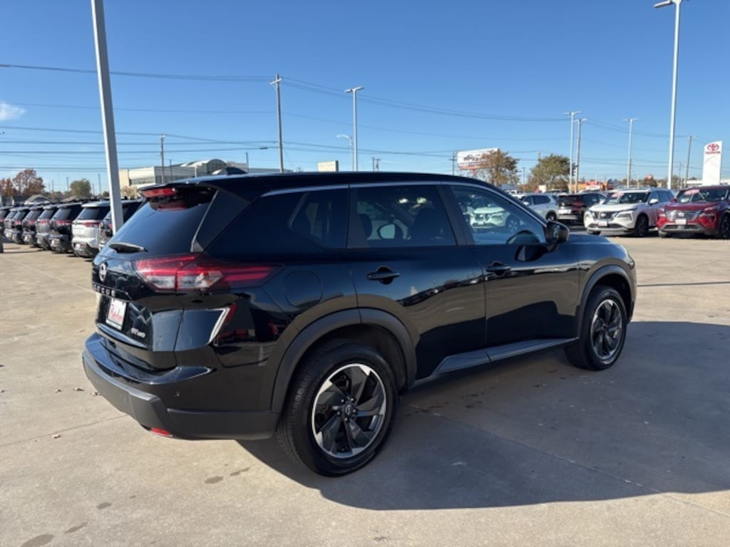 Used 2024 Nissan Rogue SV SUV