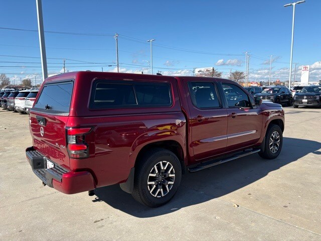 2024 Nissan Frontier SL photo 3