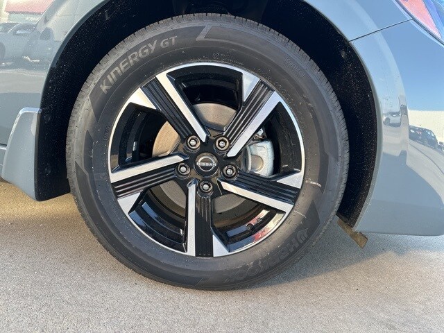 2025 Nissan Sentra SV photo 3