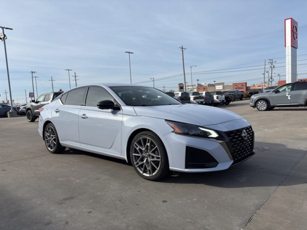 Used 2024 Nissan Altima 2.0 SR Sedan