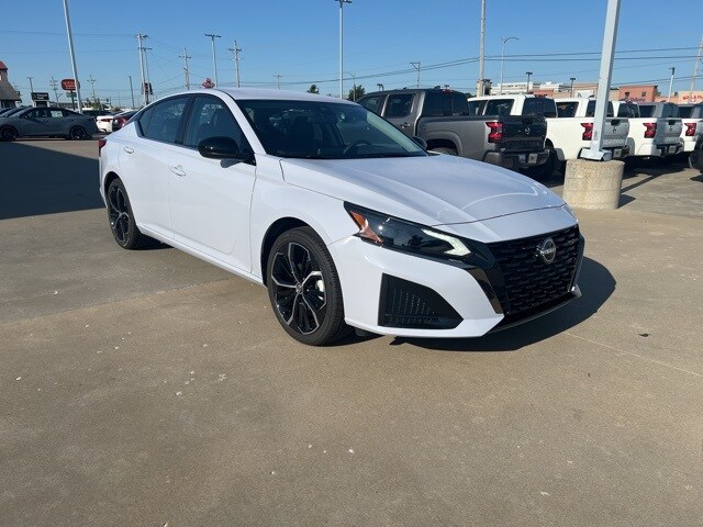 2025 Nissan Altima 2.5 SR photo 3
