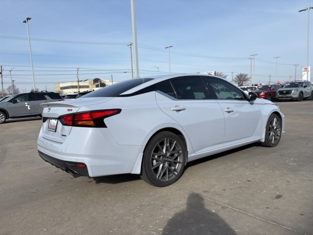 Used 2024 Nissan Altima 2.0 SR Sedan