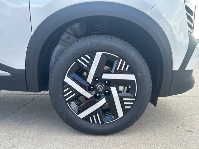 2025 Nissan Kicks SV photo 3