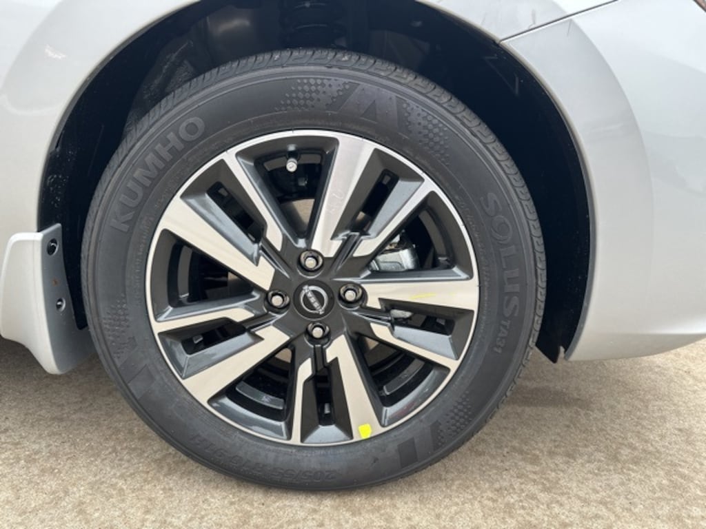 New 2025 Nissan Versa 1.6 SV Sedan