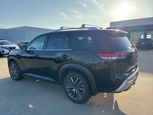 2023 Nissan Pathfinder SL photo 4