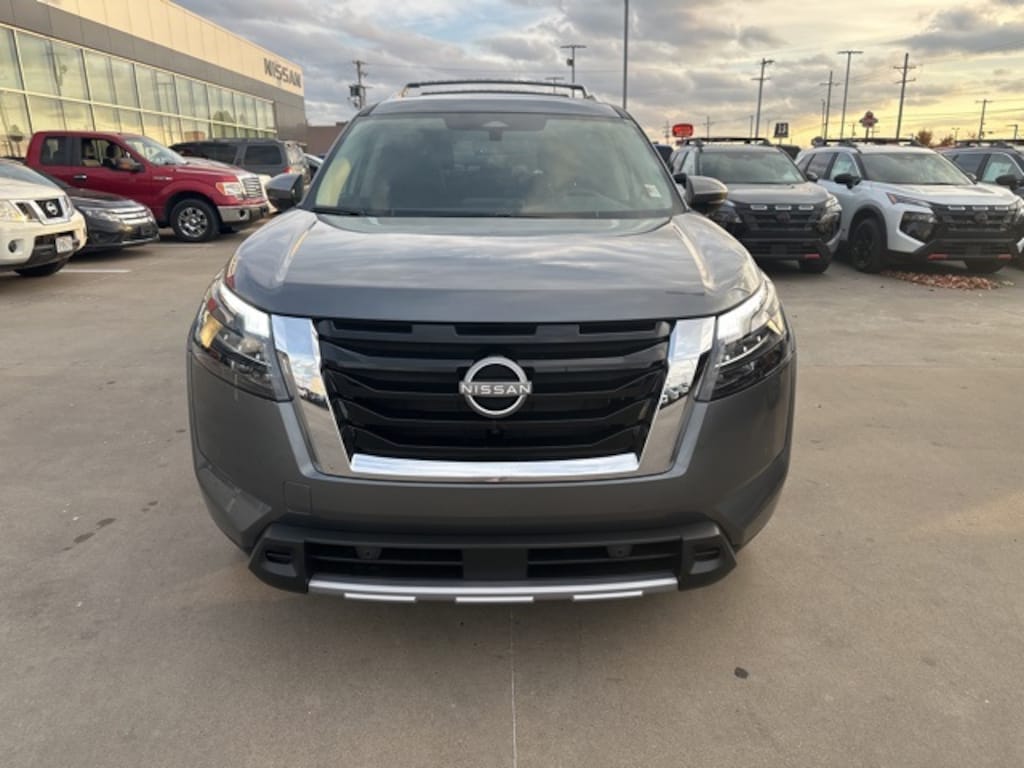 New 2025 Nissan Pathfinder SL SUV