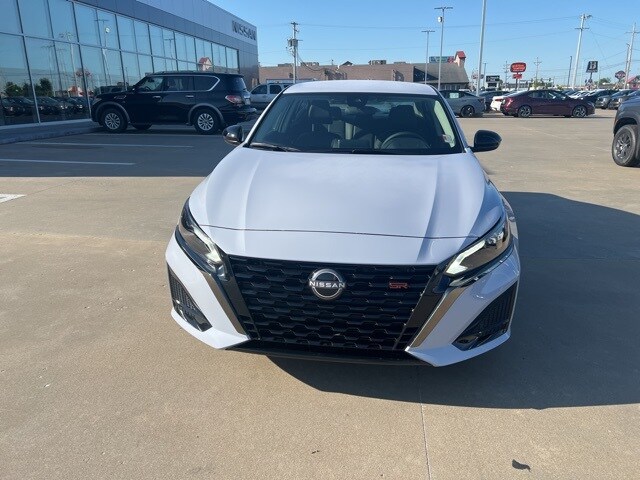 2025 Nissan Altima 2.5 SR photo 2