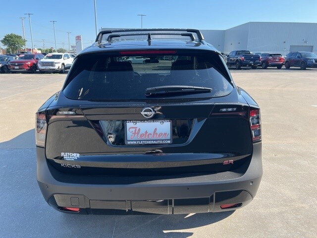2025 Nissan Kicks SR photo 4