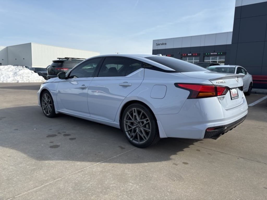 Used 2024 Nissan Altima 2.0 SR Sedan