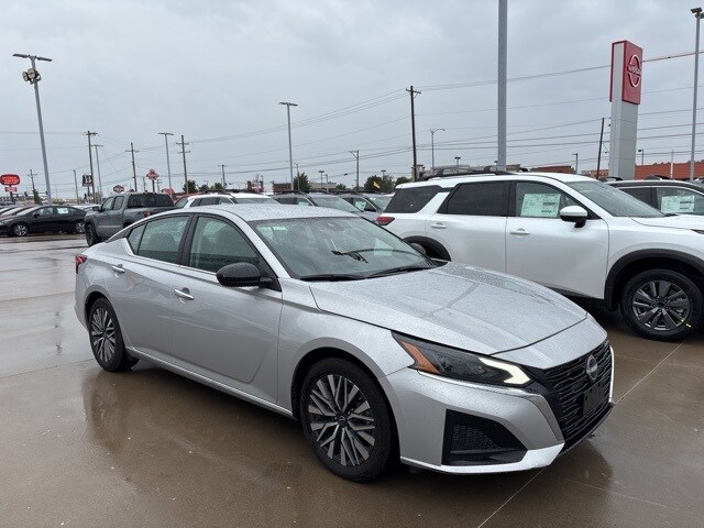 2024 Nissan Altima 2.5 SV photo 2