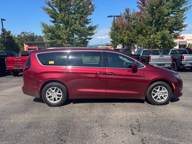 2020 Chrysler Pacifica Touring photo 2