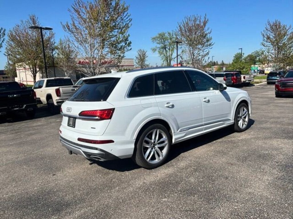 Used 2025 Audi Q7 Premium Plus
