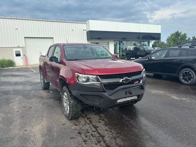 2018 Chevrolet Colorado LT photo 2