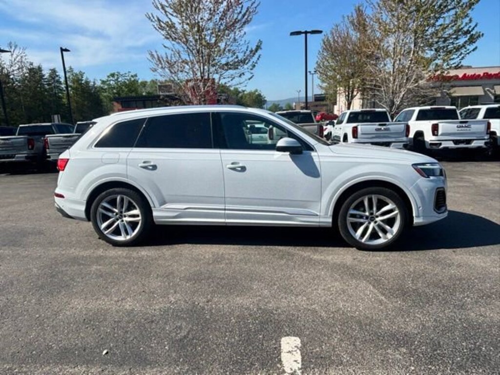 Used 2025 Audi Q7 Premium Plus
