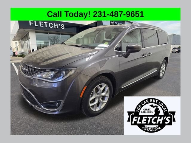 2017 Chrysler Pacifica Touring-L Plus's photo