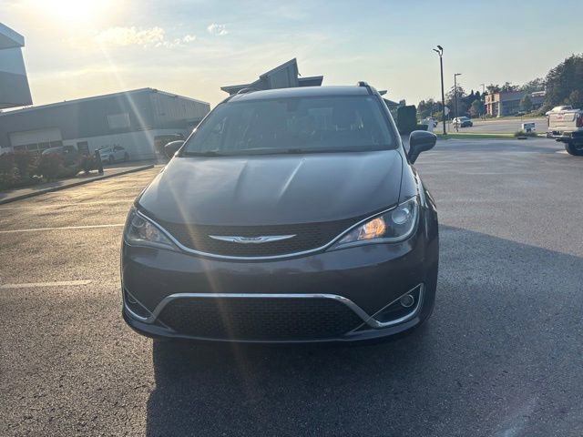 2017 Chrysler Pacifica Touring Plus photo 2
