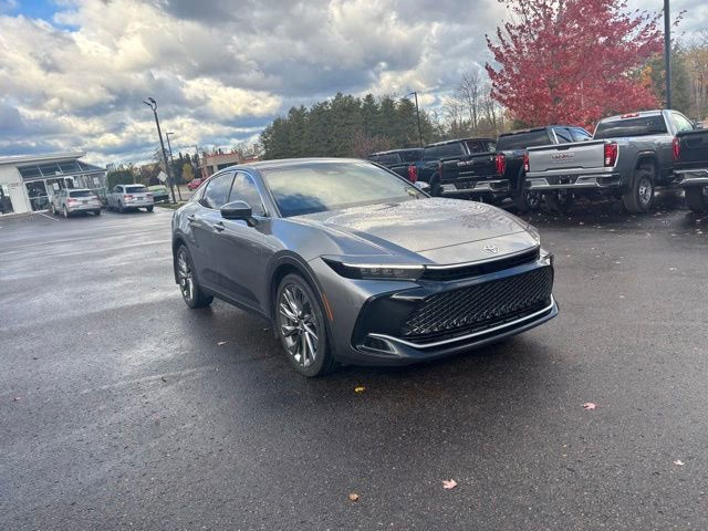 2023 Toyota Crown XLE photo 3