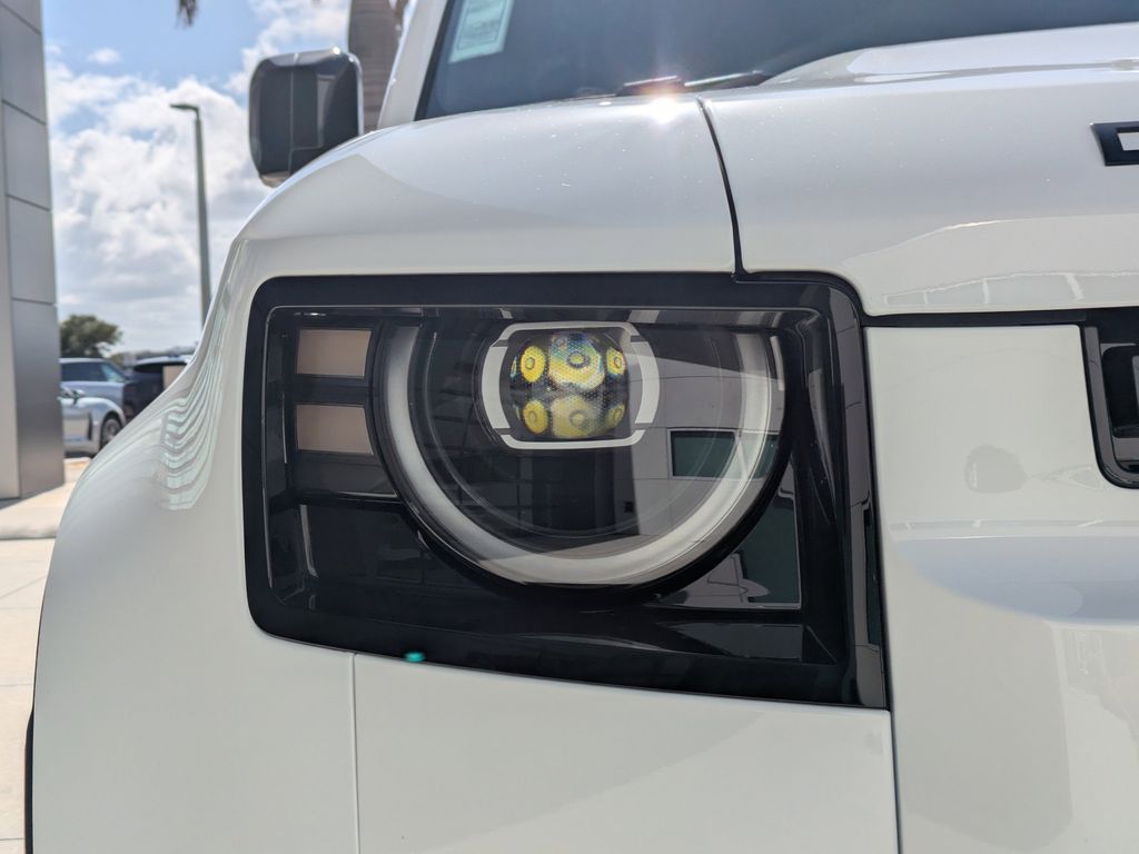 2026 Land Rover Defender X-Dynamic SE - Photo 11