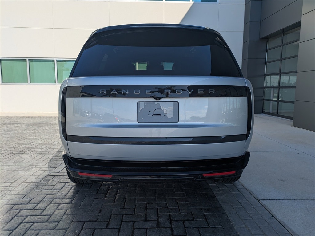 New 2025 Land Rover Range Rover SE SUV