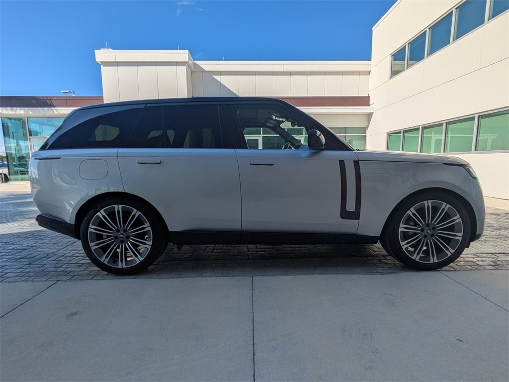 New 2025 Land Rover Range Rover SE SUV