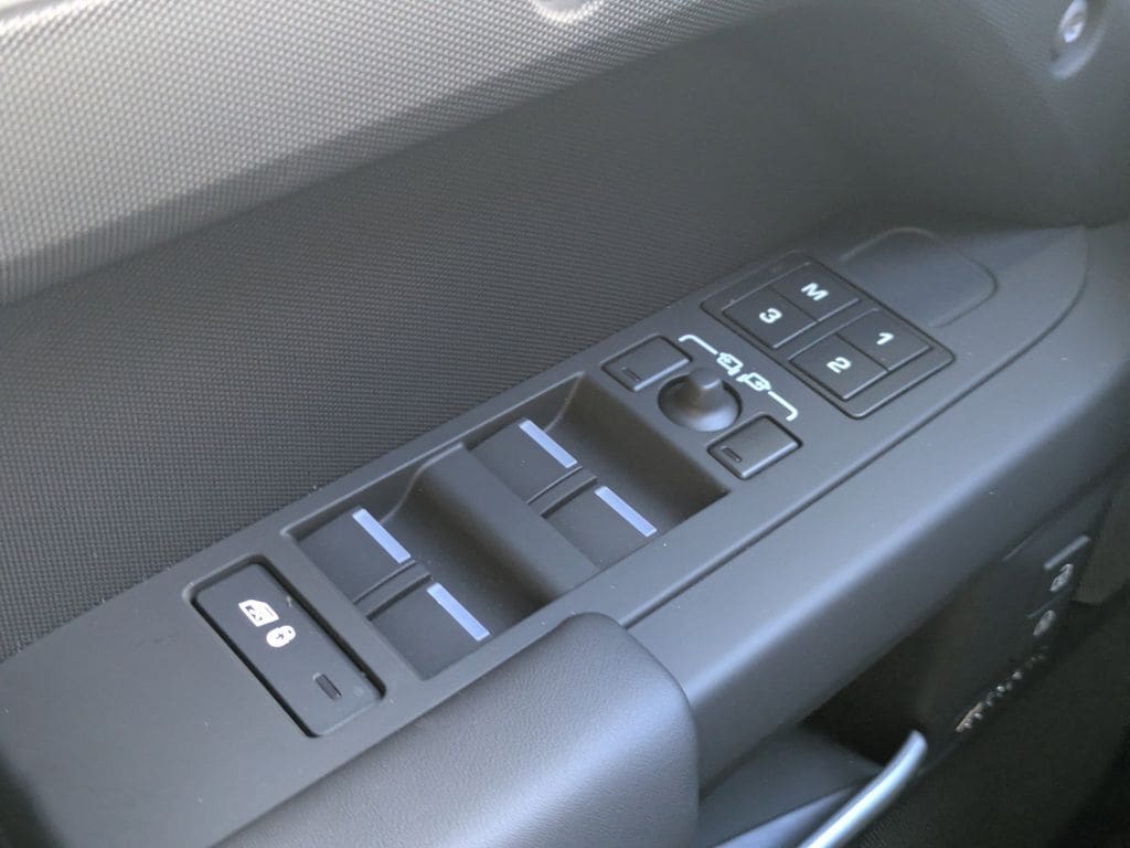 2026 Land Rover Defender X-Dynamic SE - Photo 25