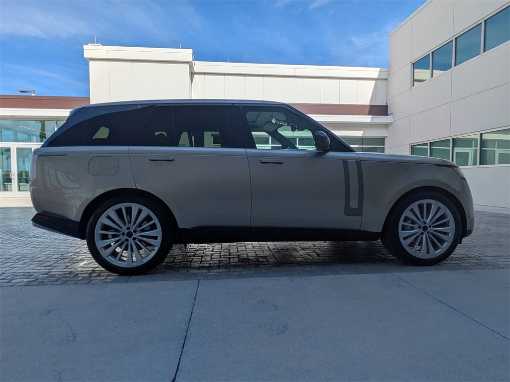 New 2026 Land Rover Range Rover SE 530PS SUV