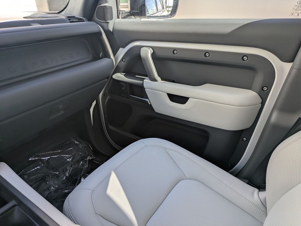 2026 Land Rover Defender X-Dynamic SE - Photo 18