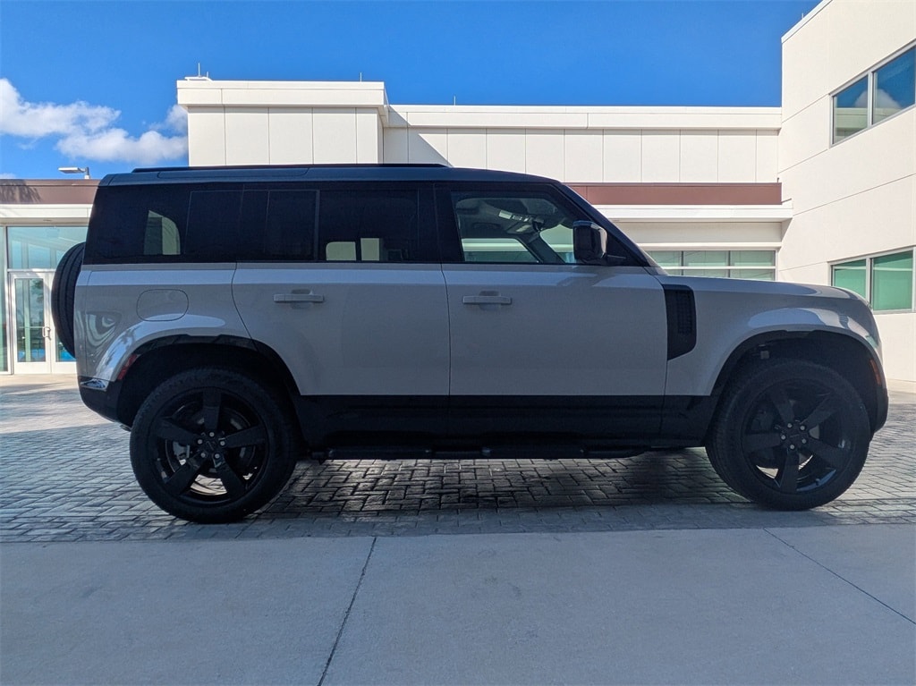 New 2026 Land Rover Defender 110 400PS X-Dynamic SE SUV