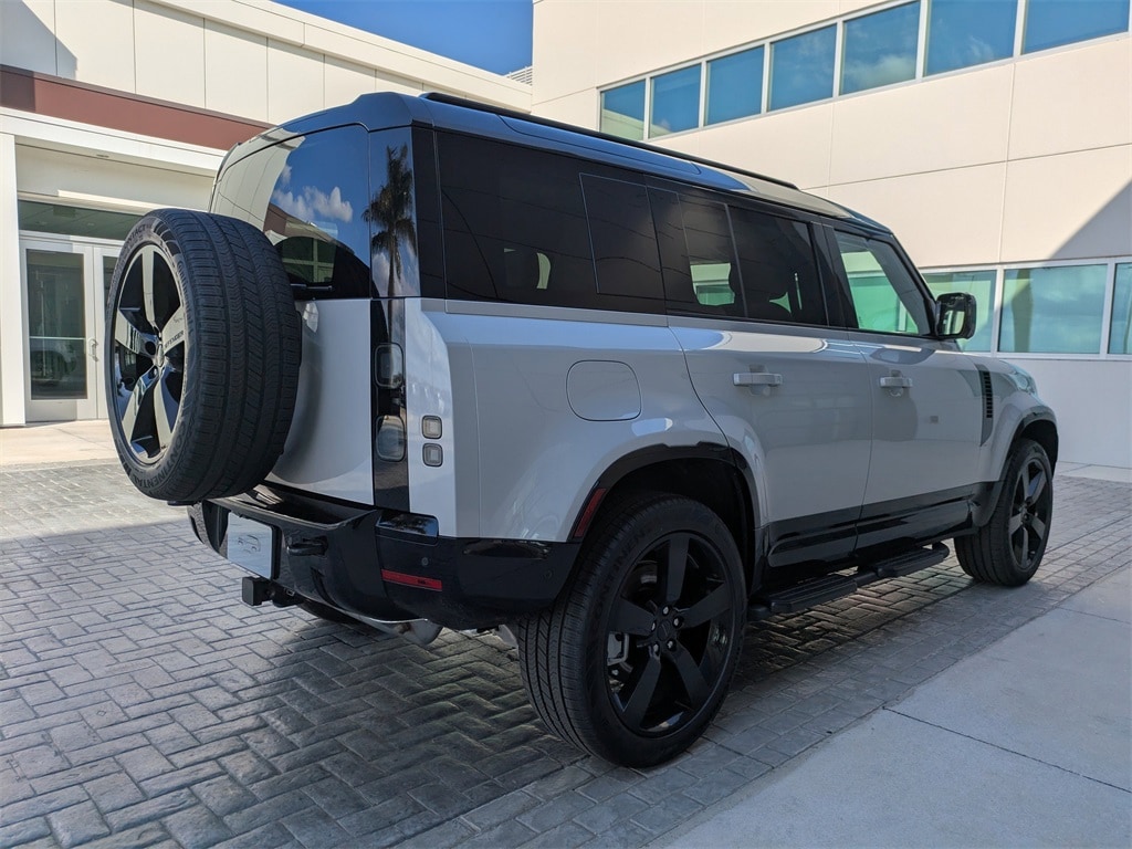 New 2026 Land Rover Defender 110 400PS X-Dynamic SE SUV