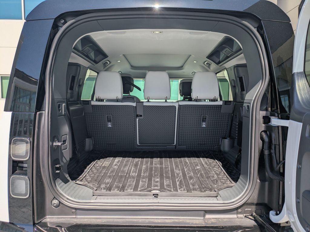 2026 Land Rover Defender X-Dynamic SE - Photo 14