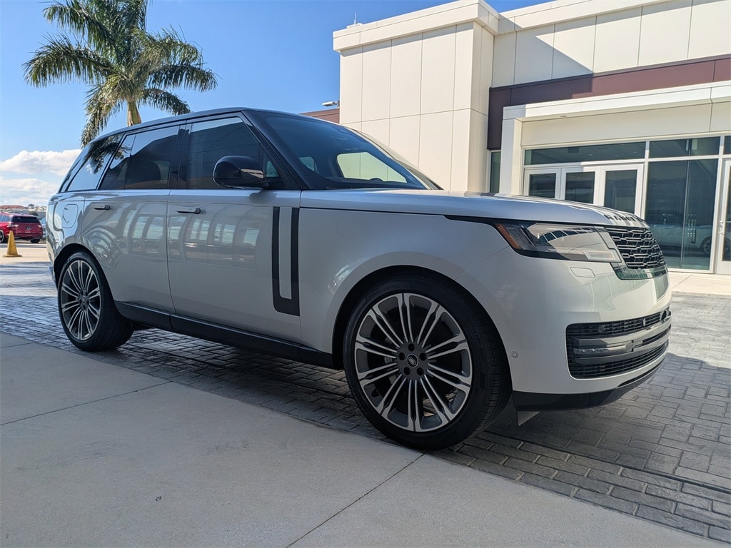 New 2025 Land Rover Range Rover SE SUV