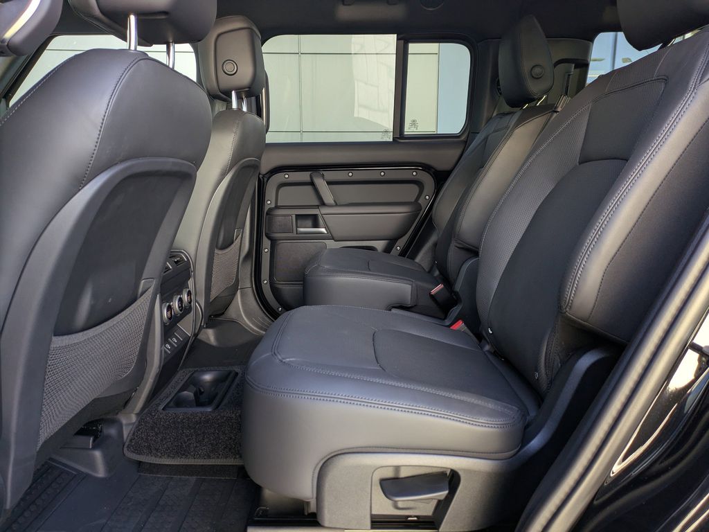 2025 Land Rover Defender S - Photo 15