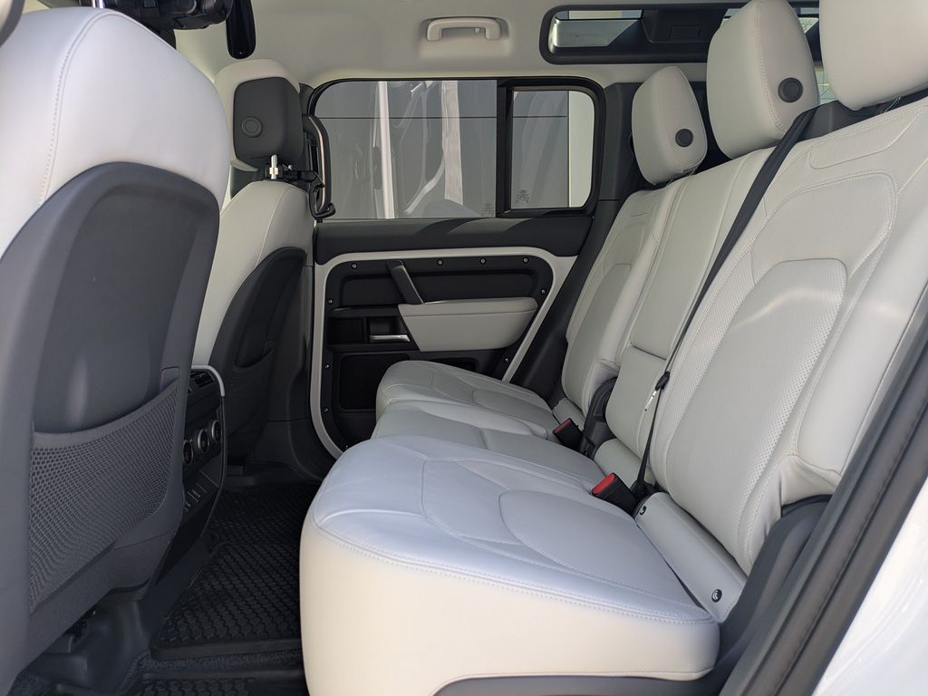 2026 Land Rover Defender X-Dynamic SE - Photo 15