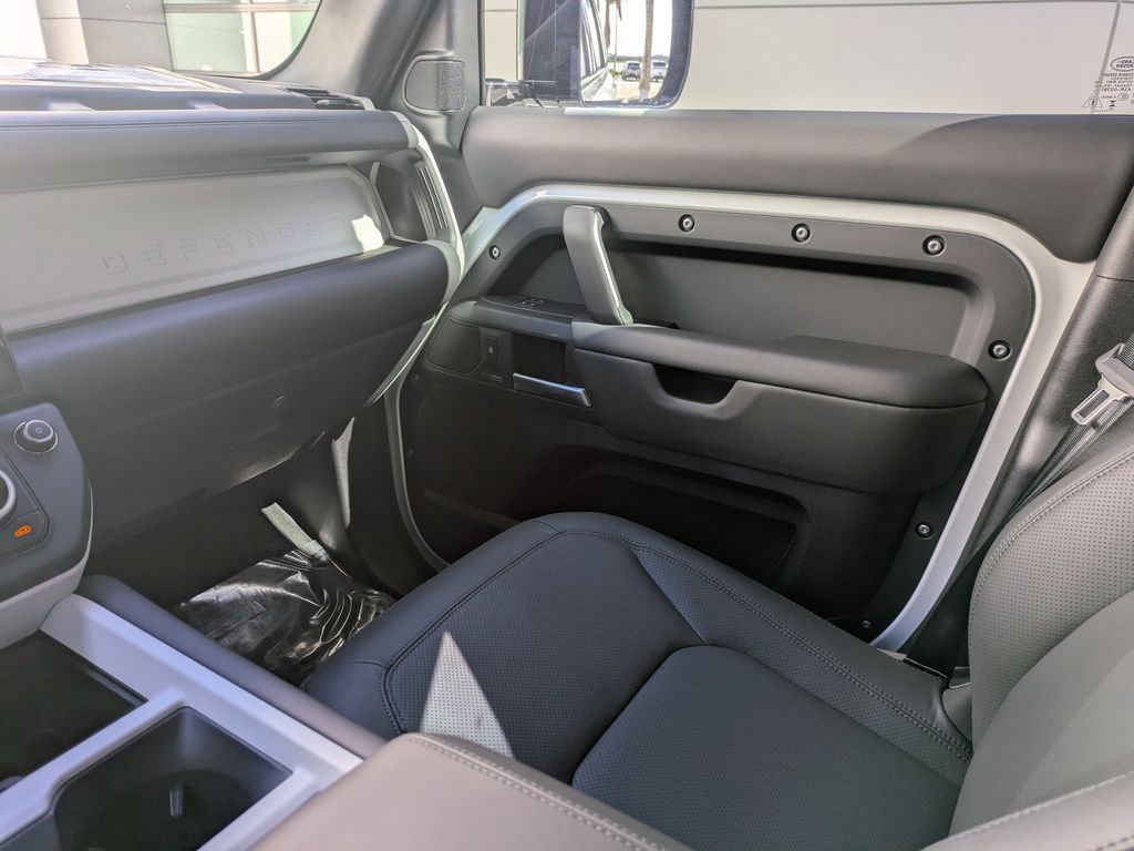 2026 Land Rover Defender X-Dynamic SE - Photo 18