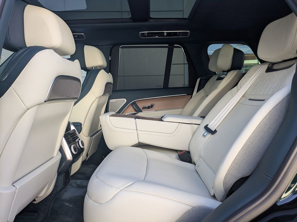 2026 Land Rover Range Rover SV - Photo 15