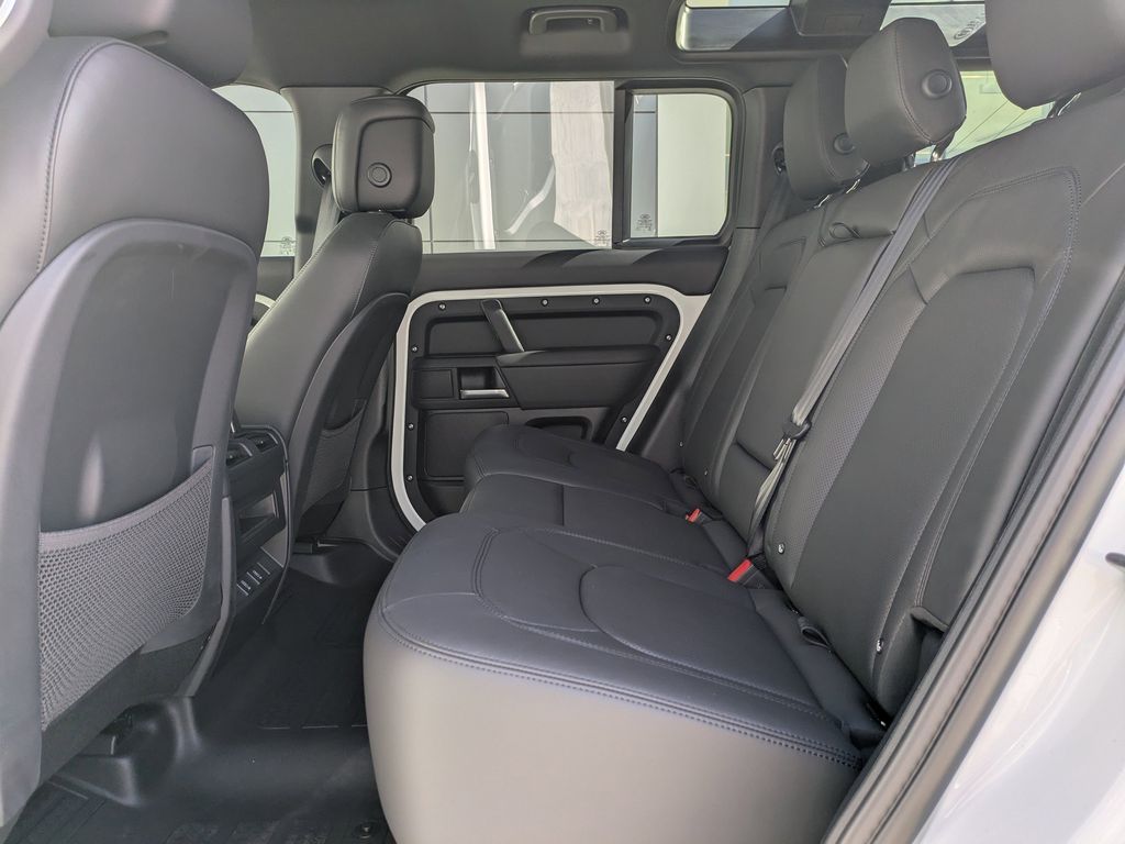 2026 Land Rover Defender X-Dynamic SE - Photo 15