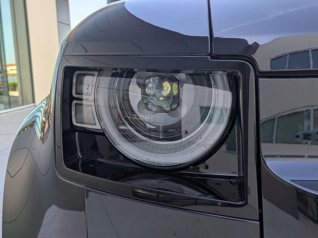 2025 Land Rover Defender S - Photo 10