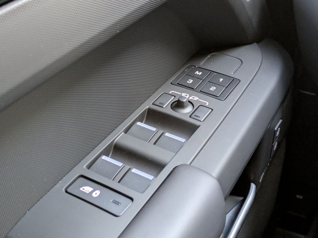 2025 Land Rover Defender S - Photo 27