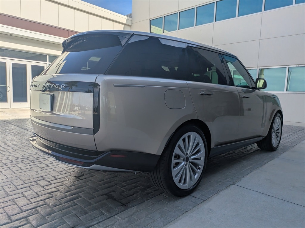 New 2026 Land Rover Range Rover SE 530PS SUV
