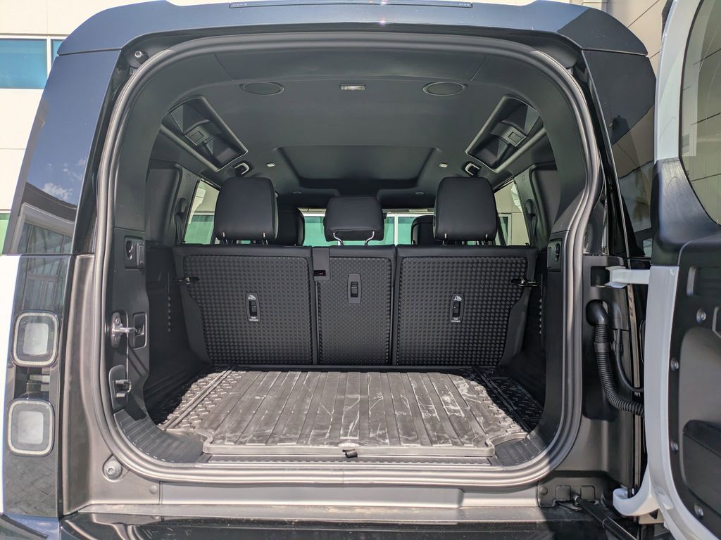 2026 Land Rover Defender X-Dynamic SE - Photo 14
