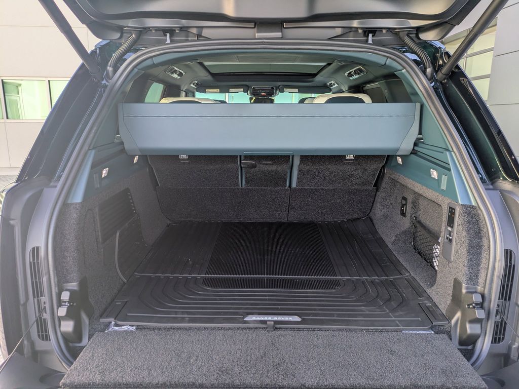 2026 Land Rover Range Rover SV - Photo 13