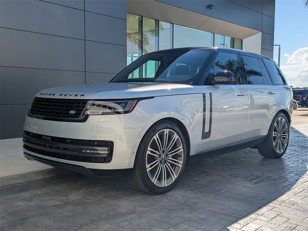 New 2025 Land Rover Range Rover SE SUV