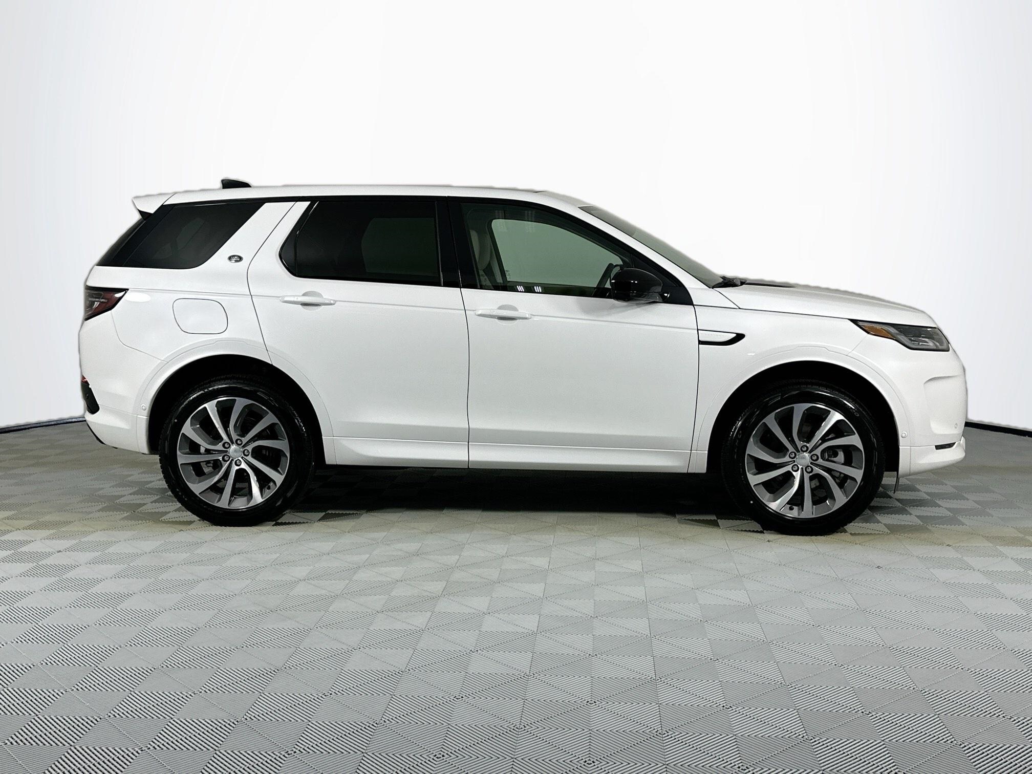 2025 Land Rover Discovery Sport S photo 4