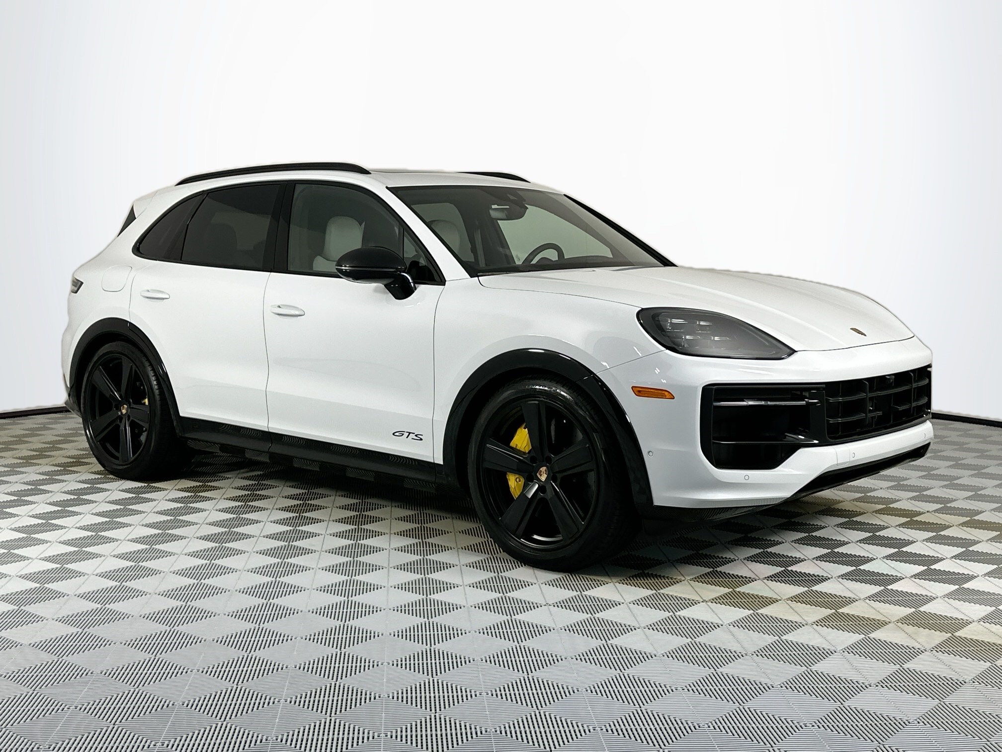 2026 Porsche Cayenne GTS photo 3