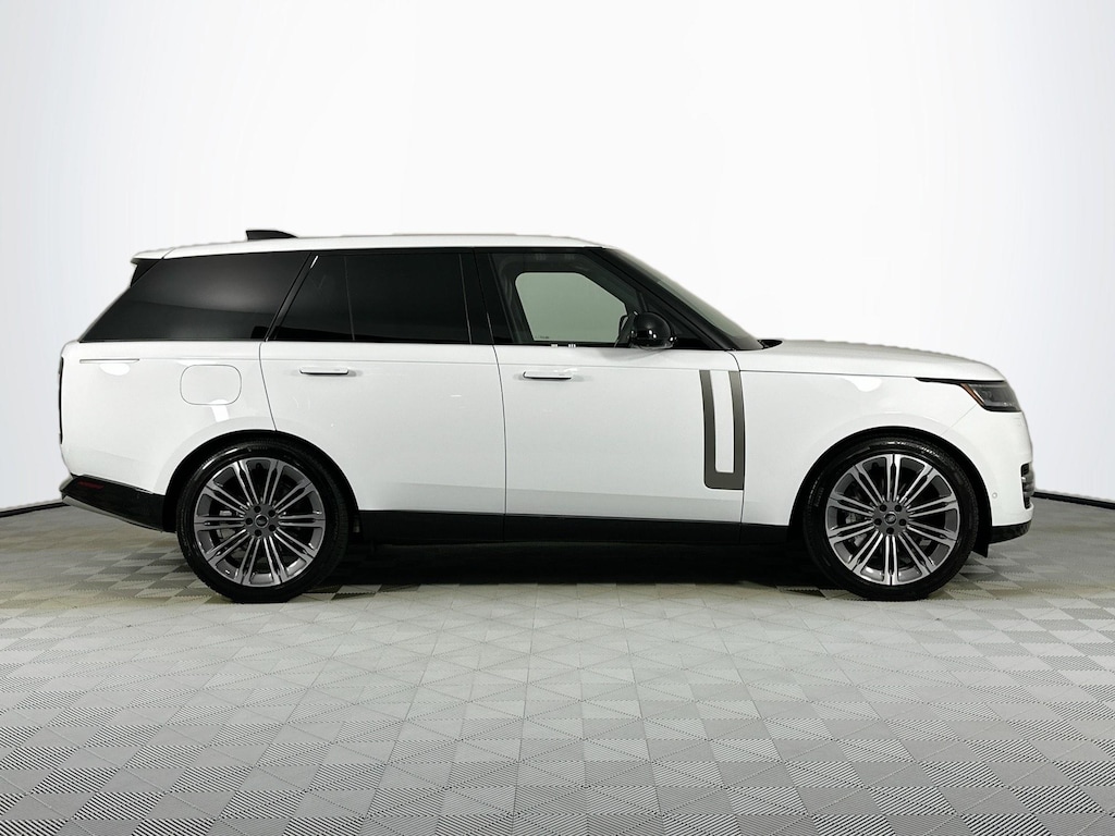 New 2025 Land Rover Range Rover SE SUV